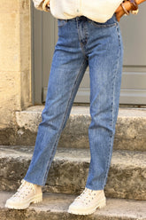 Jean délavé moyen coupe droite détail cropped